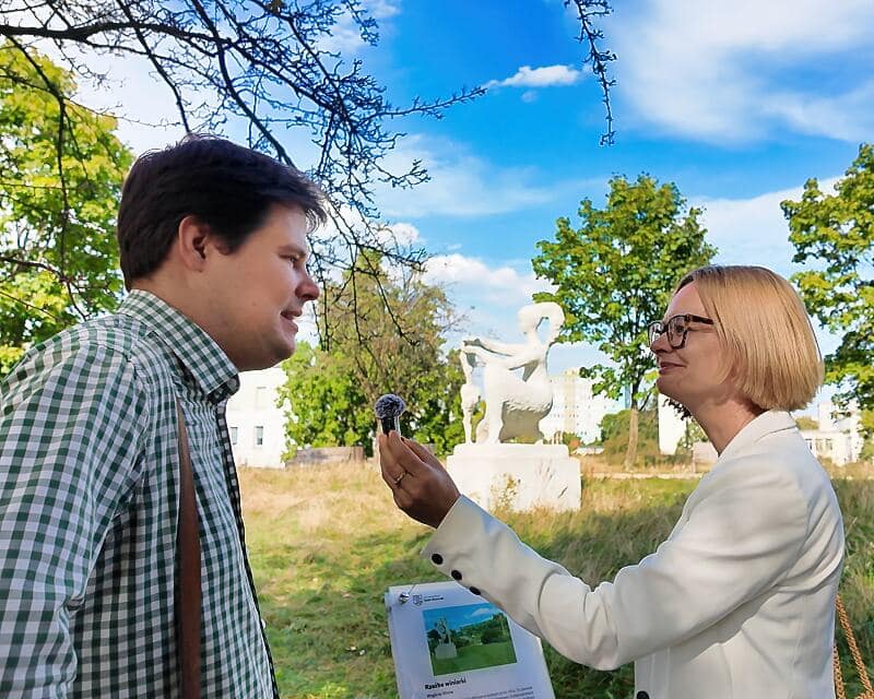 Zielona gora rzezba winiarki